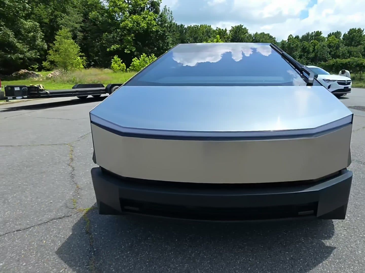 2024 Tesla Cybertruck — photograph 1