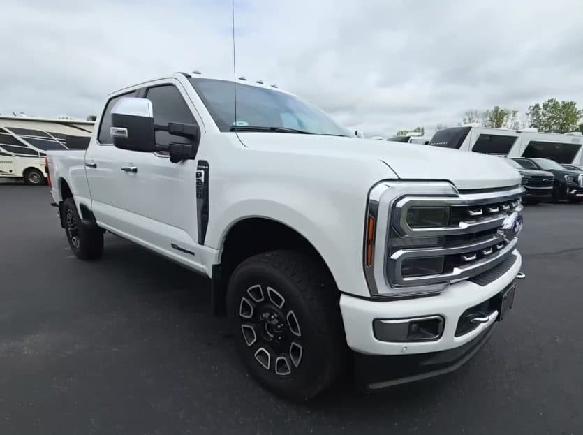 2025 Ford F-250 Platinum — photograph 1